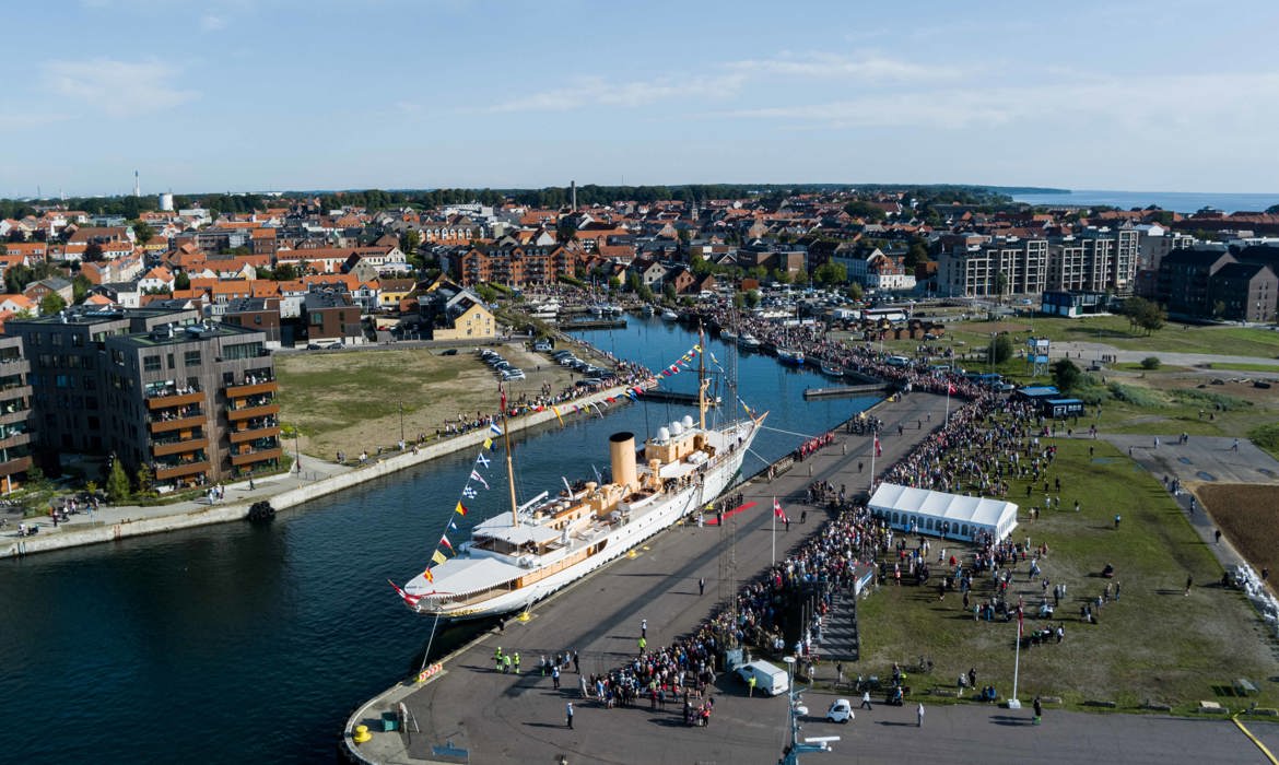 Kongeskibet i Gammel Havn Dronefoto
